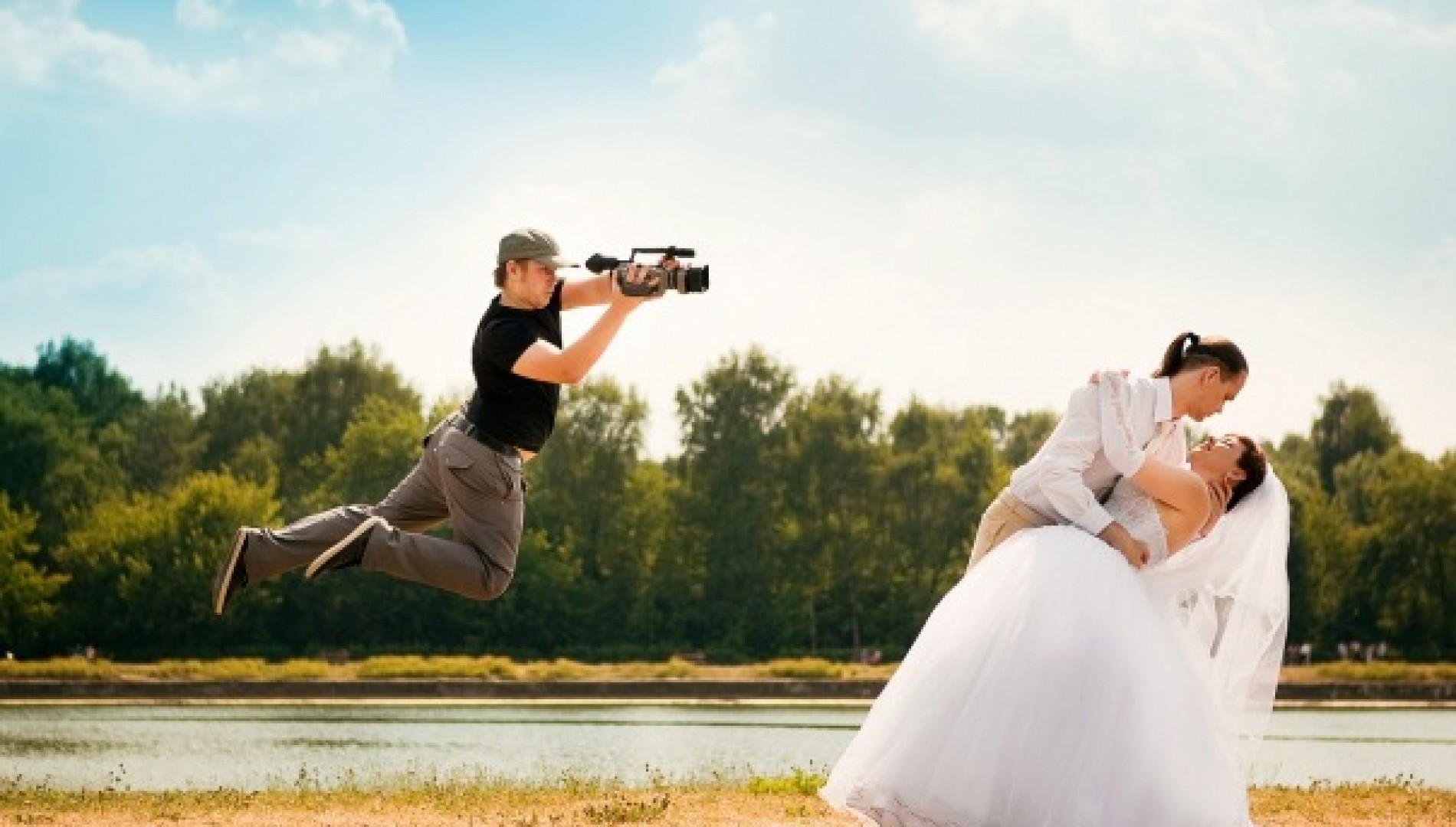 Фото и видео изображения. Фотограф на свадьбу. Фотограф и видеооператор на свадьбу. Свадебная фотосессия. Видеосъемка свадьбы.